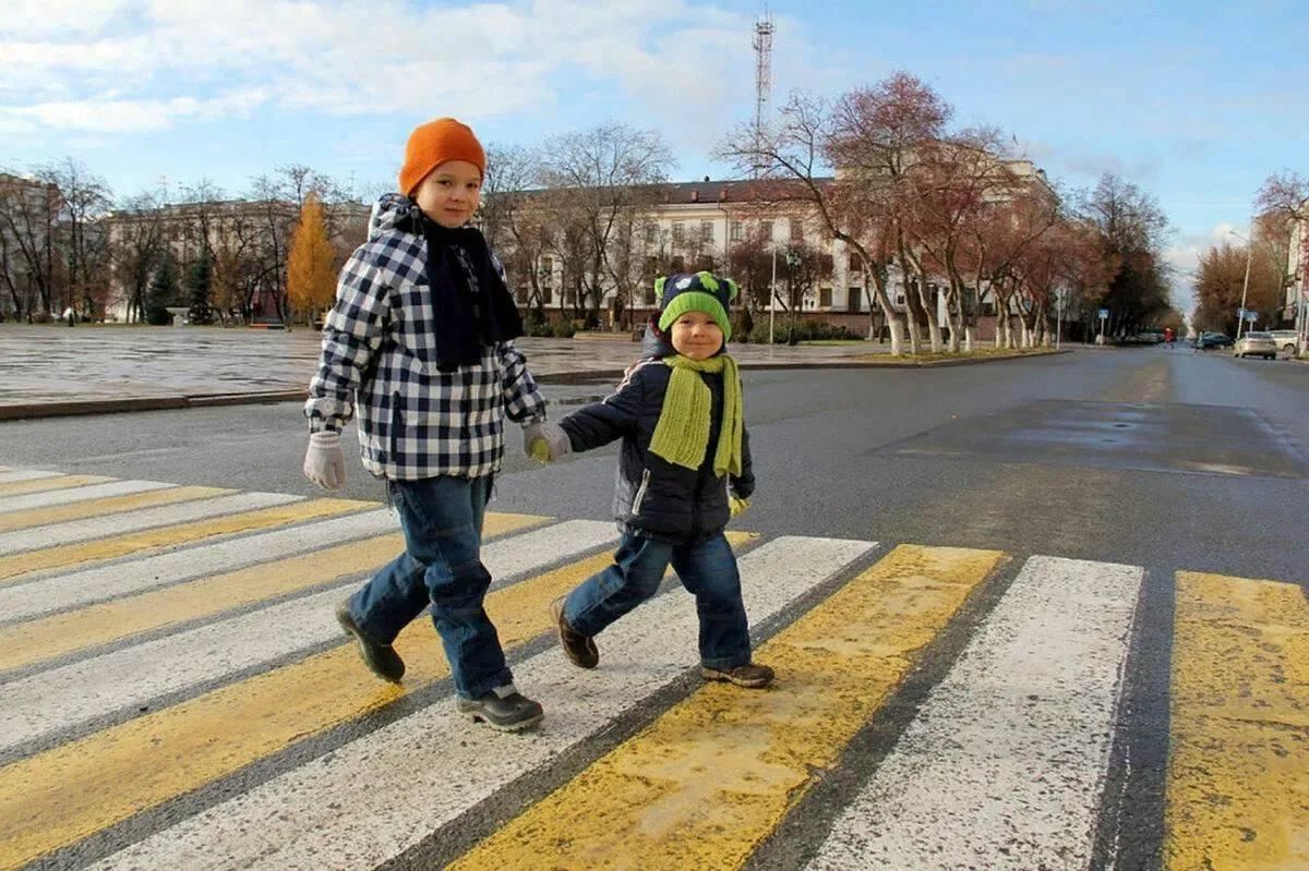 Госавтоинспекция города Барнаула, обращается к юным участникам дорожного движения и напоминает правила безопасности на дорогах!.